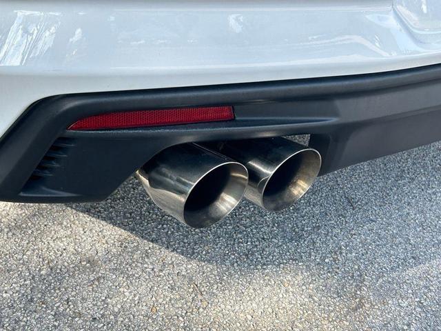 Photo of 2021 Summit White Chevrolet Camaro