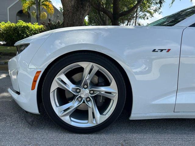 Photo of 2021 Summit White Chevrolet Camaro