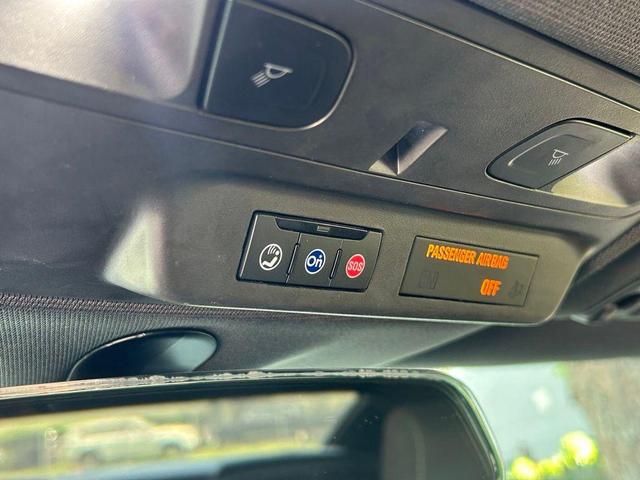 Photo of 2021 Summit White Chevrolet Camaro