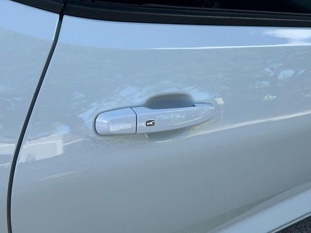 Photo of 2021 Summit White Chevrolet Camaro