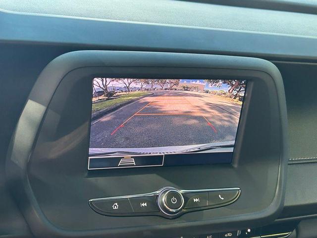 Photo of 2021 Summit White Chevrolet Camaro