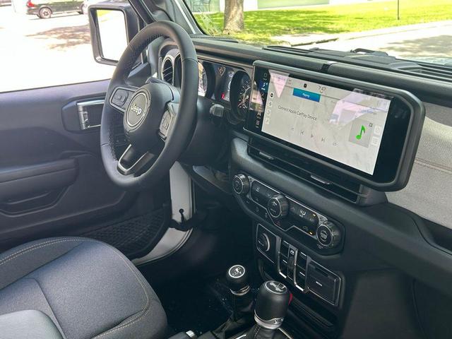 Photo of 2025 Bright White Clearcoat Jeep Wrangler