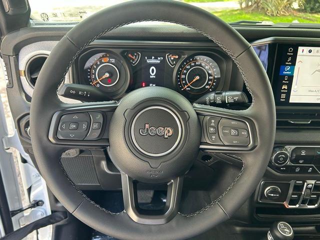 Photo of 2025 Bright White Clearcoat Jeep Wrangler