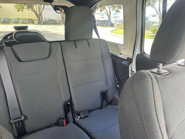 Photo of 2025 Bright White Clearcoat Jeep Wrangler