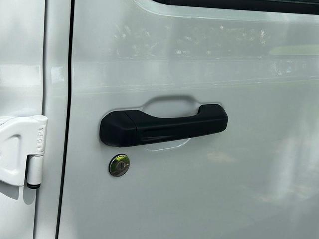 Photo of 2025 Bright White Clearcoat Jeep Wrangler