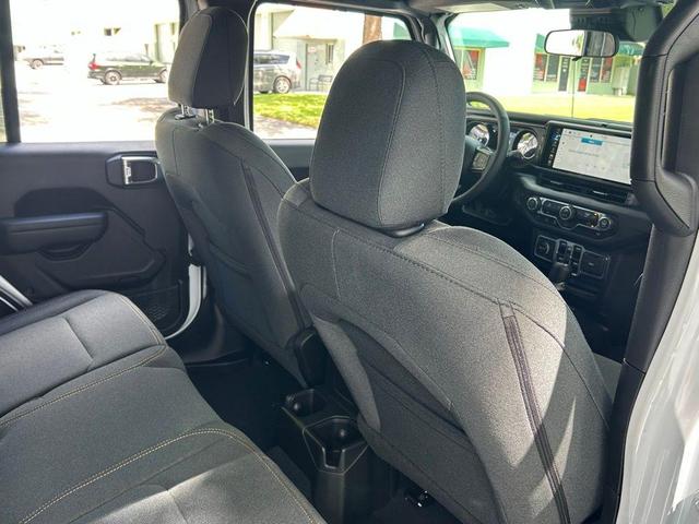 Photo of 2025 Bright White Clearcoat Jeep Wrangler