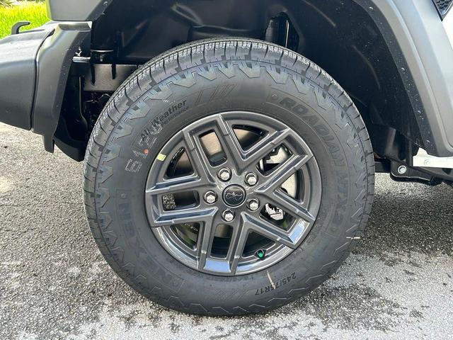Photo of 2025 Bright White Clearcoat Jeep Wrangler