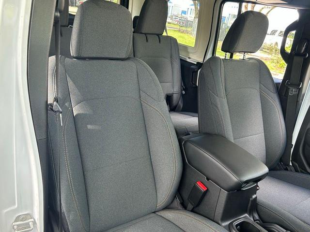 Photo of 2025 Bright White Clearcoat Jeep Wrangler