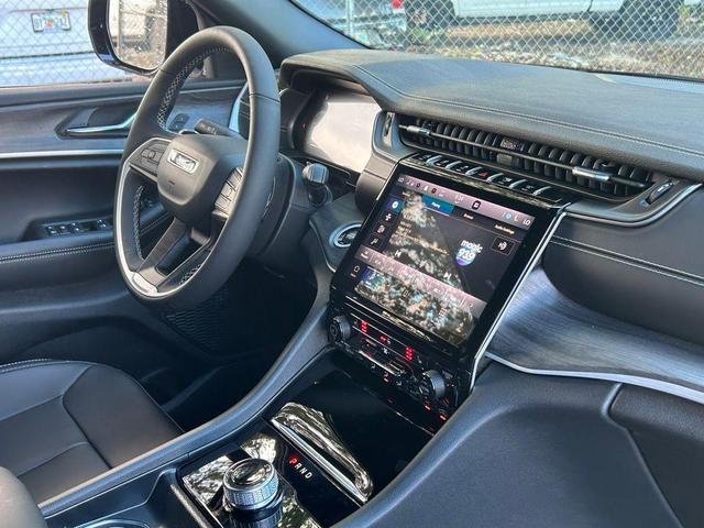 Photo of 2025 Bright White Clearcoat Jeep Grand Cherokee