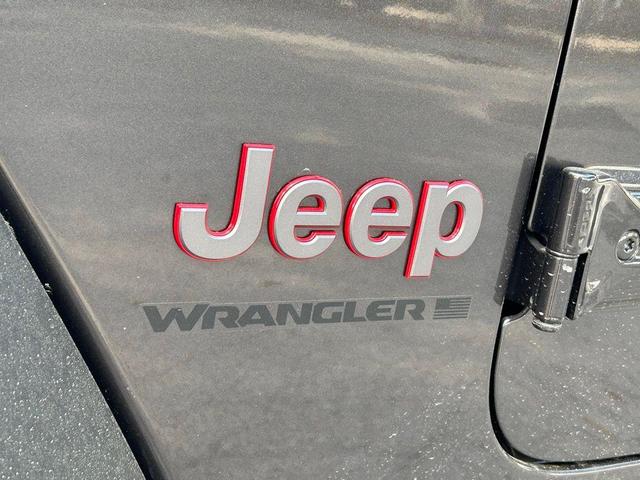 Photo of 2025 Granite Crystal Clearcoat Metallic Jeep Wrangler