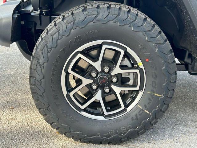 Photo of 2025 Granite Crystal Clearcoat Metallic Jeep Wrangler