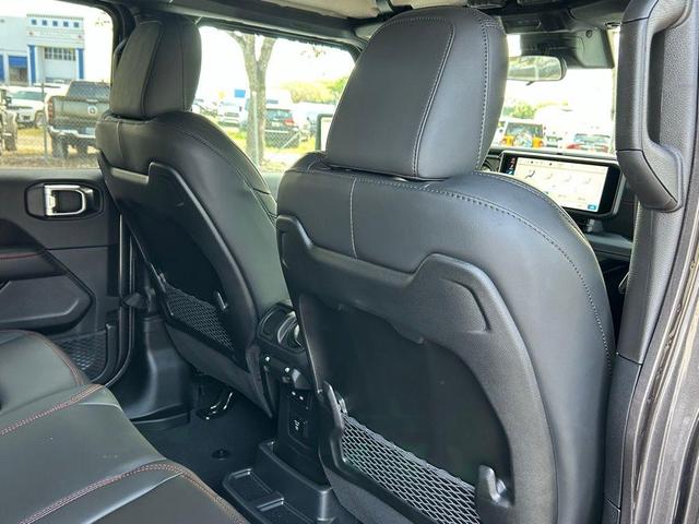Photo of 2025 Granite Crystal Clearcoat Metallic Jeep Wrangler