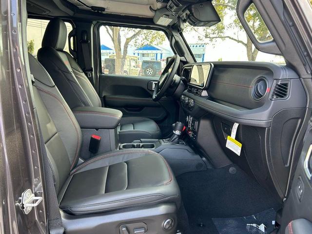 Photo of 2025 Granite Crystal Clearcoat Metallic Jeep Wrangler