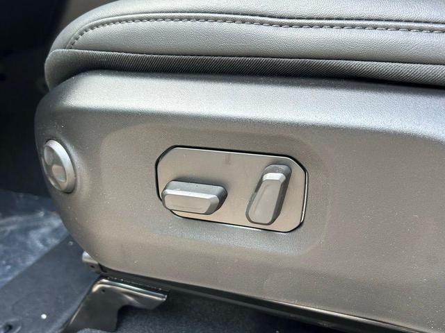 Photo of 2025 Granite Crystal Clearcoat Metallic Jeep Wrangler