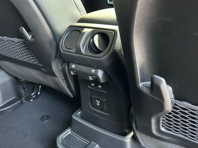 Photo of 2025 Granite Crystal Clearcoat Metallic Jeep Wrangler