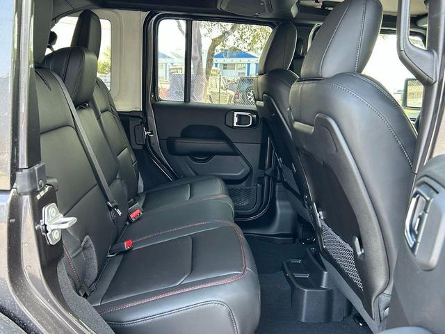 Photo of 2025 Granite Crystal Clearcoat Metallic Jeep Wrangler