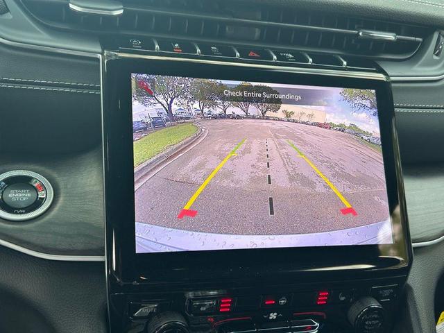 Photo of 2025 Silver Zynith Jeep Grand Cherokee