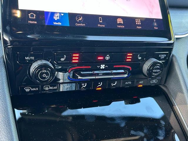 Photo of 2025 Diamond Black Jeep Grand Cherokee