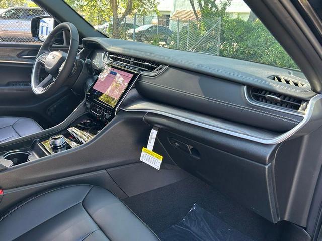 Photo of 2025 Diamond Black Jeep Grand Cherokee