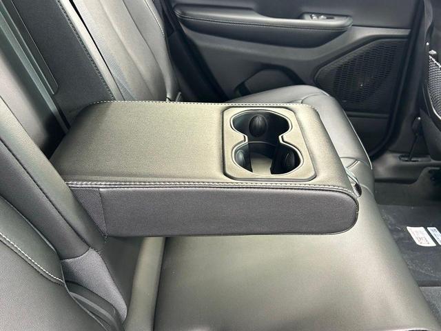 Photo of 2025 Silver Zynith Jeep Grand Cherokee