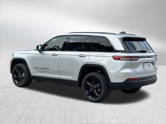Photo of 2025 Silver Zynith Jeep Grand Cherokee