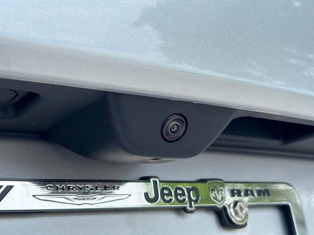 Photo of 2025 Silver Zynith Jeep Grand Cherokee