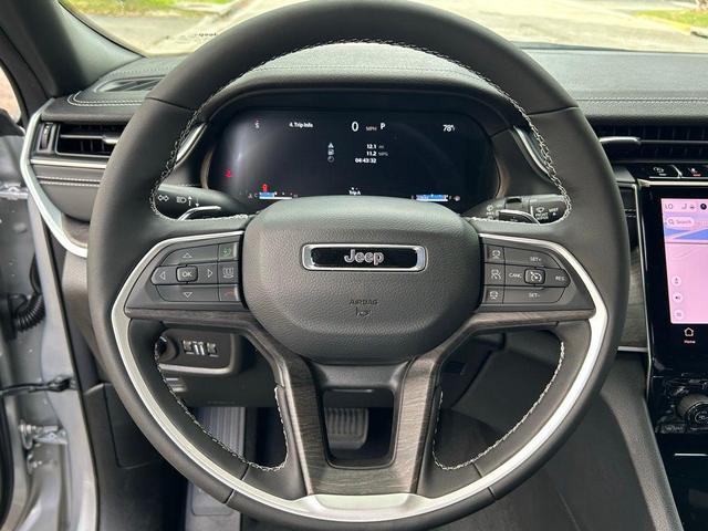 Photo of 2025 Silver Zynith Jeep Grand Cherokee