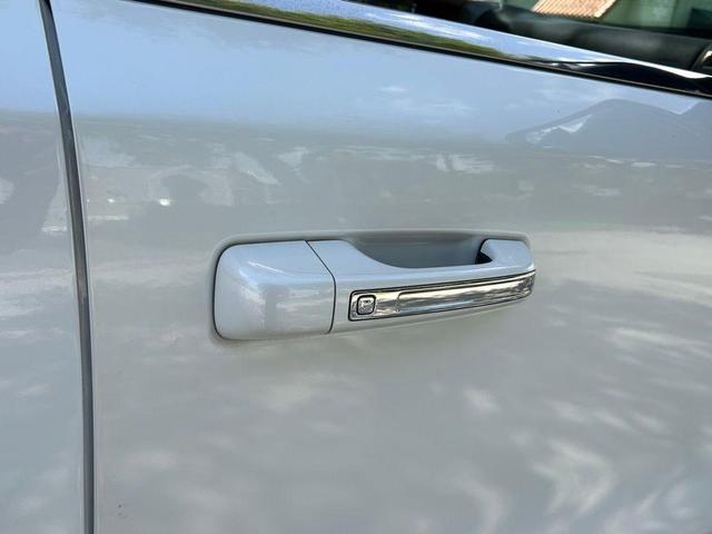 Photo of 2021 Ivory White RAM 1500