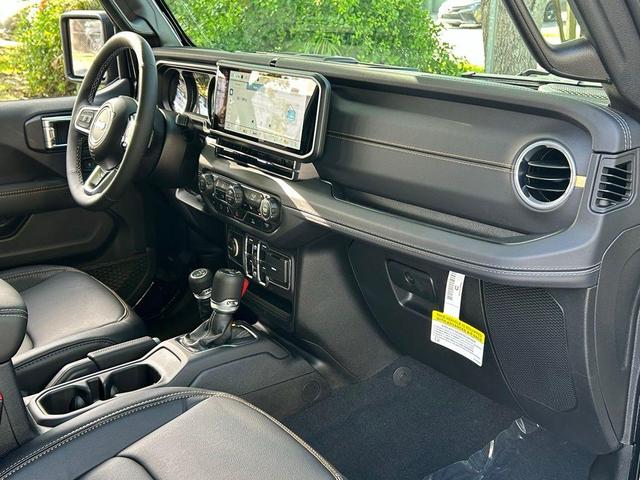 Photo of 2025 Black Clearcoat Jeep Wrangler