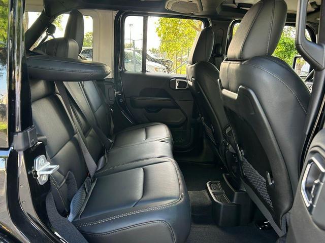 Photo of 2025 Black Clearcoat Jeep Wrangler