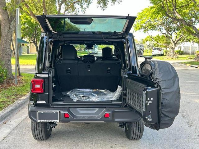 Photo of 2025 Black Clearcoat Jeep Wrangler