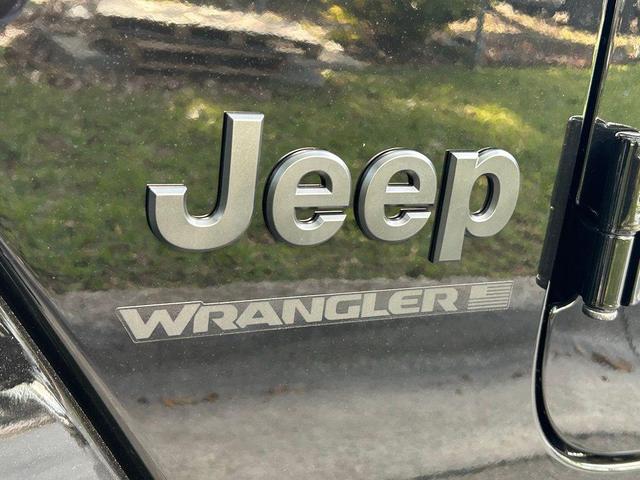 Photo of 2025 Black Clearcoat Jeep Wrangler