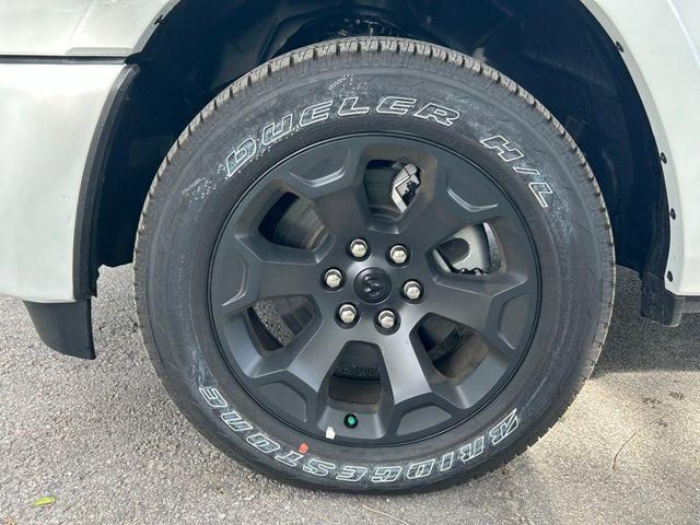 Photo of 2025 Bright White Clearcoat RAM 1500