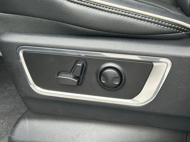 Photo of 2025 Diamond Black RAM 1500