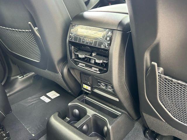 Photo of 2025 Diamond Black Jeep Grand Cherokee L