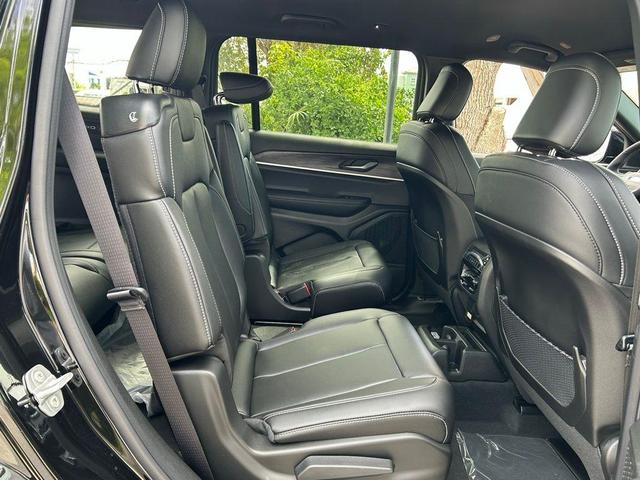 Photo of 2025 Diamond Black Jeep Grand Cherokee L