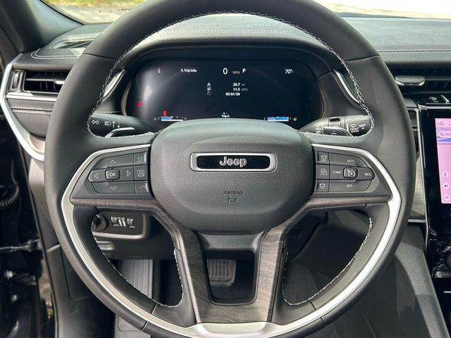 Photo of 2025 Diamond Black Jeep Grand Cherokee L