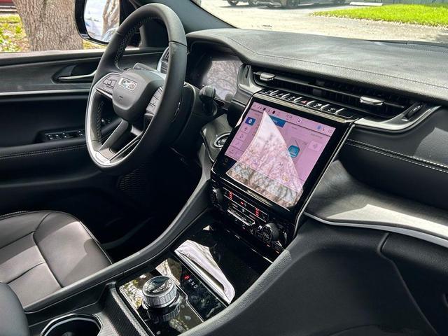Photo of 2025 Diamond Black Jeep Grand Cherokee L