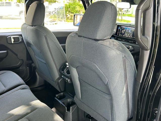 Photo of 2025 Black Clearcoat Jeep Wrangler