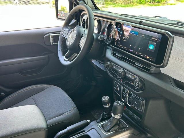 Photo of 2025 Black Clearcoat Jeep Wrangler