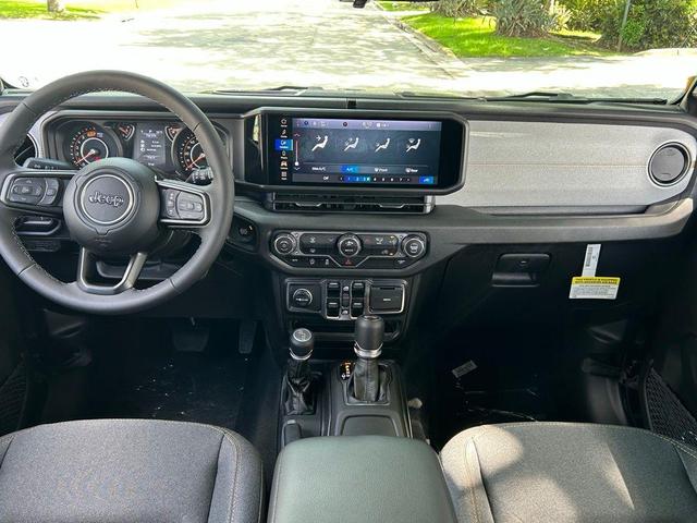 Photo of 2025 Black Clearcoat Jeep Wrangler