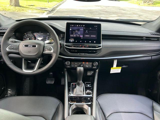 Photo of 2025 Silver Zynith Jeep Compass