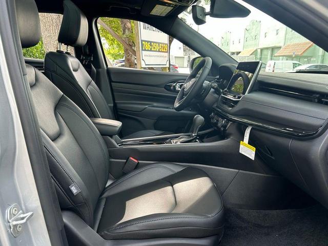 Photo of 2025 Silver Zynith Jeep Compass