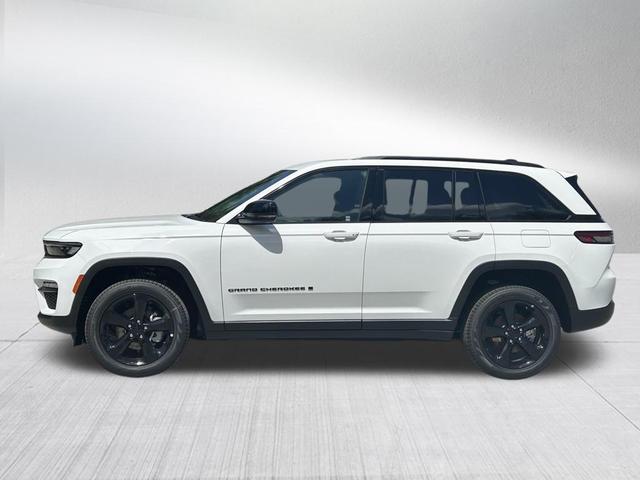 Photo of 2025 Bright White Clearcoat Jeep Grand Cherokee