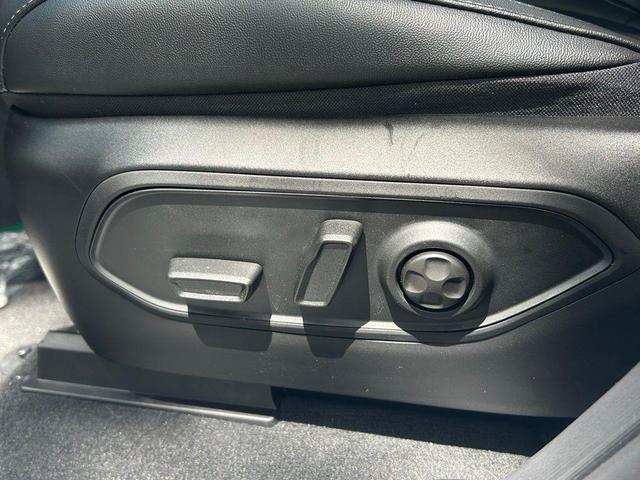 Photo of 2025 Bright White Clearcoat Jeep Grand Cherokee