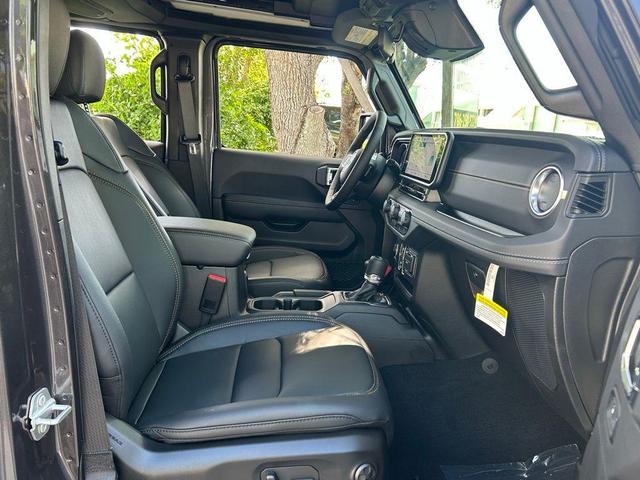 Photo of 2025 Granite Crystal Clearcoat Metallic Jeep Wrangler 4xe