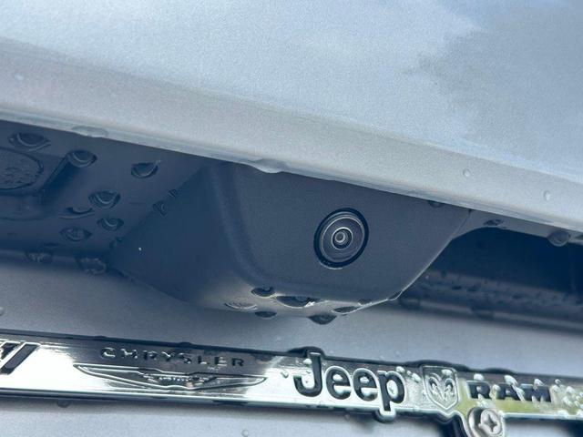 Photo of 2025 Silver Zynith Jeep Grand Cherokee