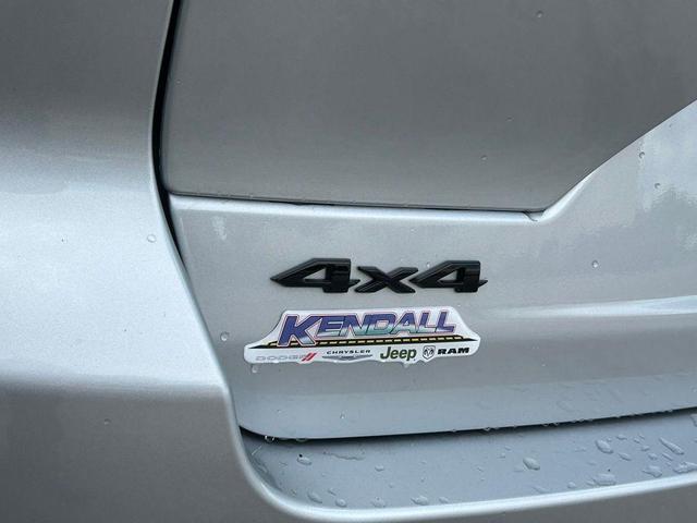 Photo of 2025 Silver Zynith Jeep Grand Cherokee