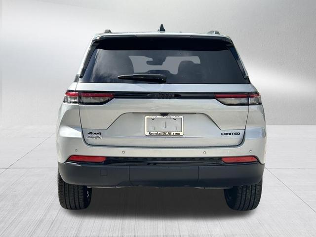 Photo of 2025 Silver Zynith Jeep Grand Cherokee
