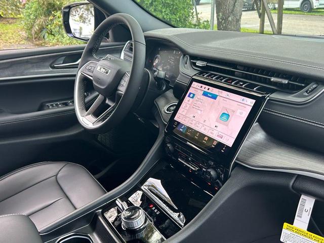 Photo of 2025 Silver Zynith Jeep Grand Cherokee